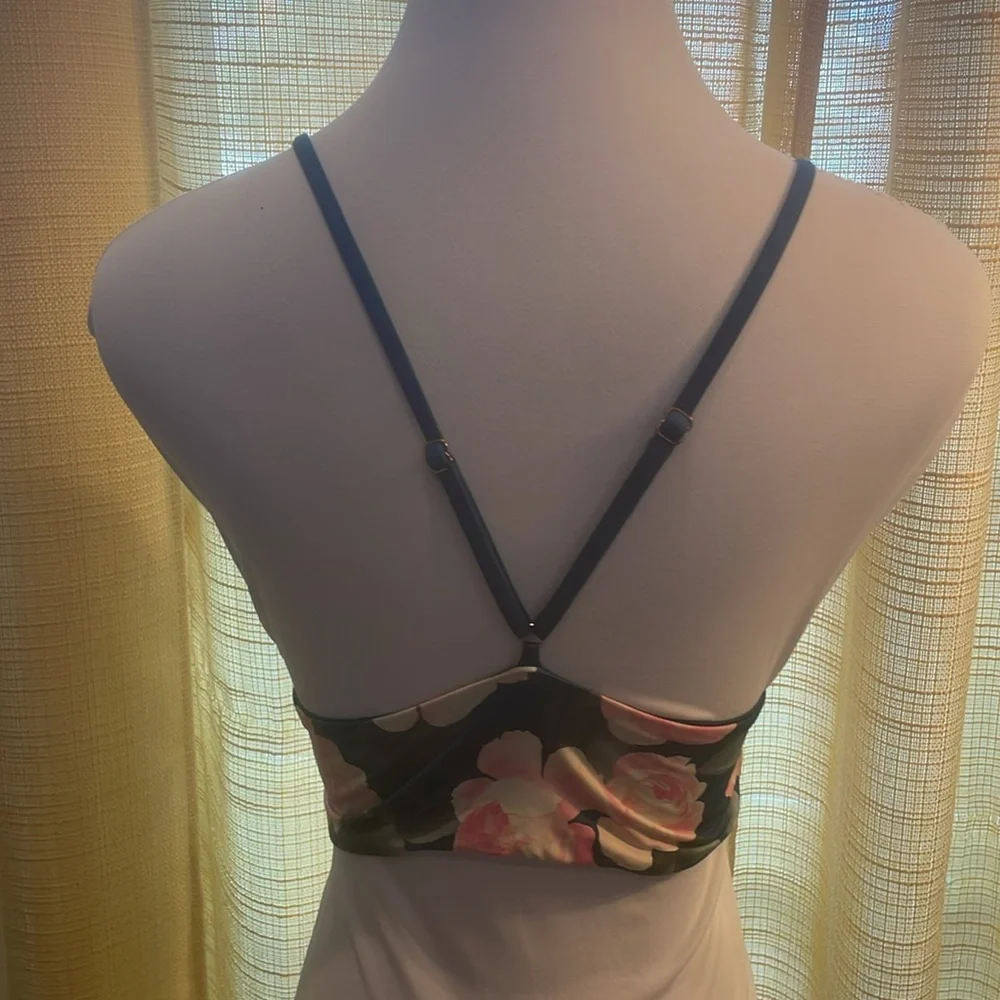 Frankie’s floral 2-piece crochet bikini | Size Small